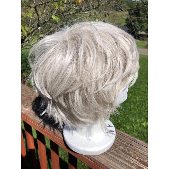 Wig Womens Short Layered Silver Grey Blonde Wig Wispy Gray Shag - Picture 3 of 11